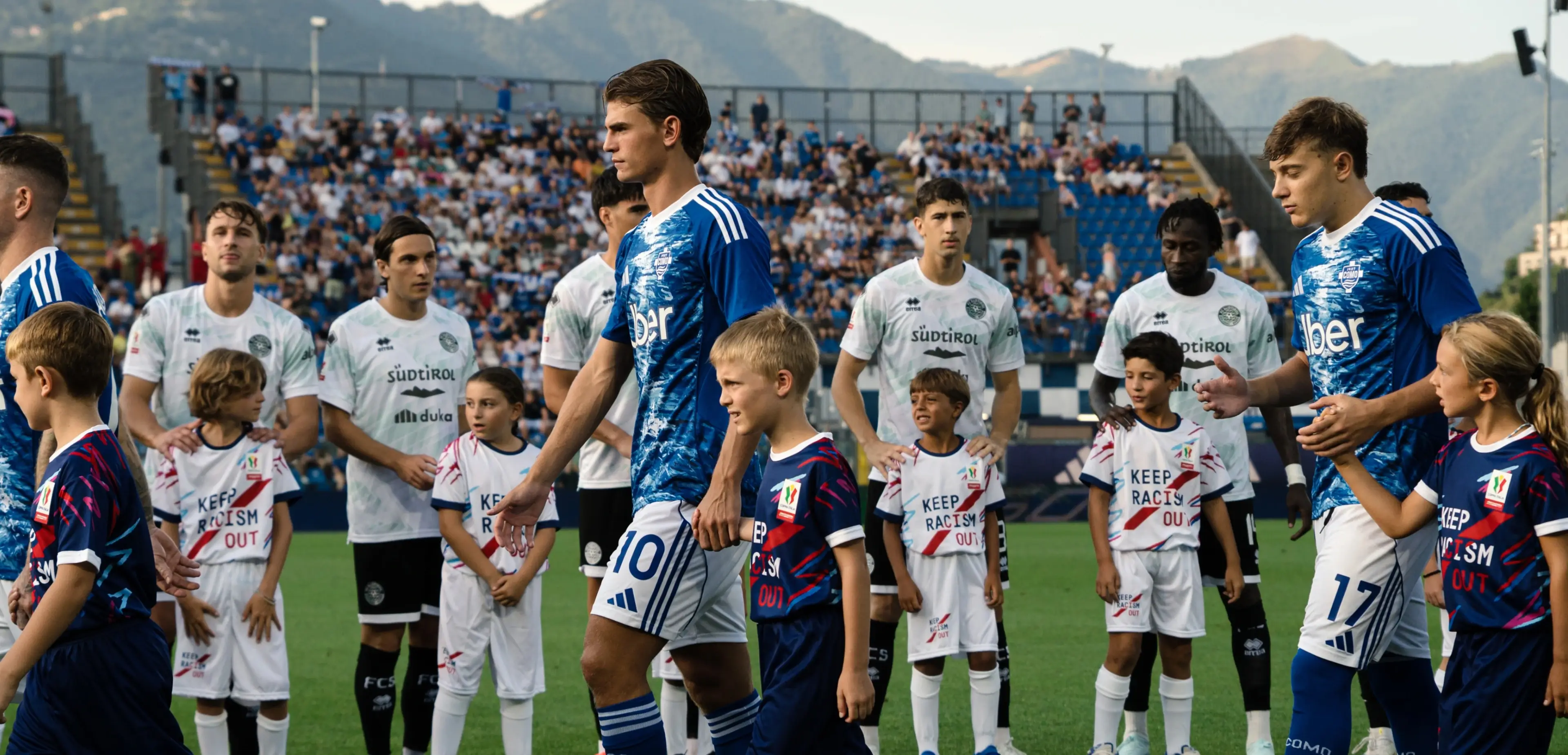 <p>Acquista* l’emozione di scendere in campo con i giocatori di Serie A<br><span style="font-size: 14px;">*Effettua una donazione a Fondazione Como ETS a partire da 35€</span></p> background